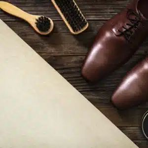 outils cirage chaussures table papier vintage dans emplois concept carriere